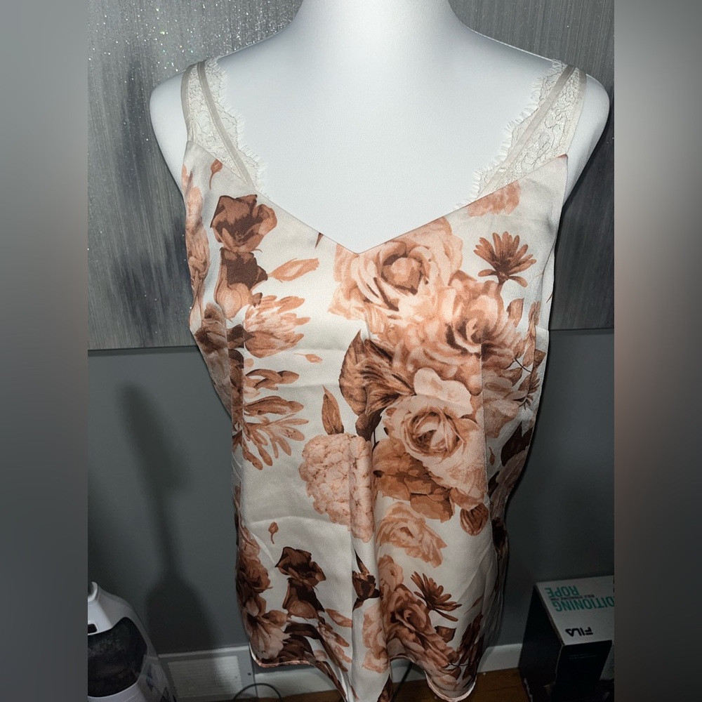Express floral tank top with lace medium